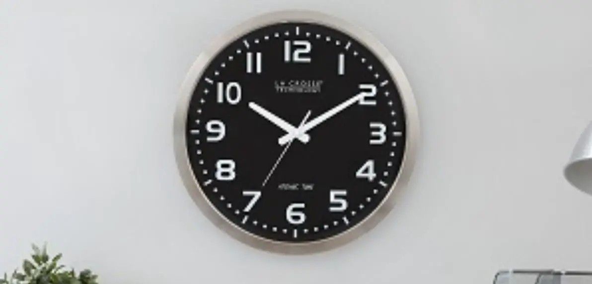 La Crosse 16 Inch Everly Wall Clock User Manual