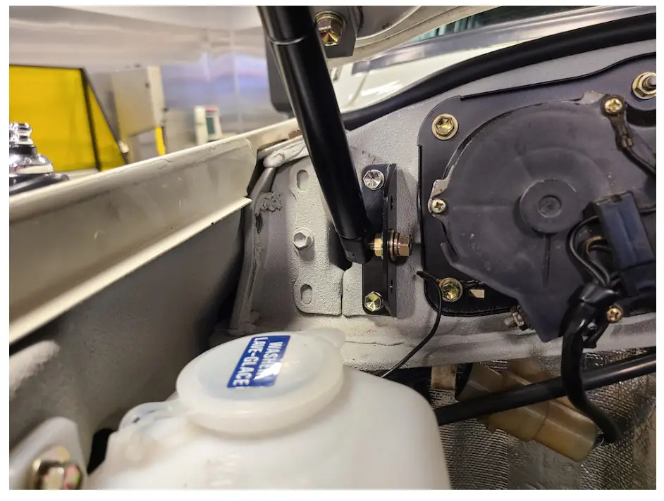 CRUISER HEAD 62 Series Hood Strut Ki - fig