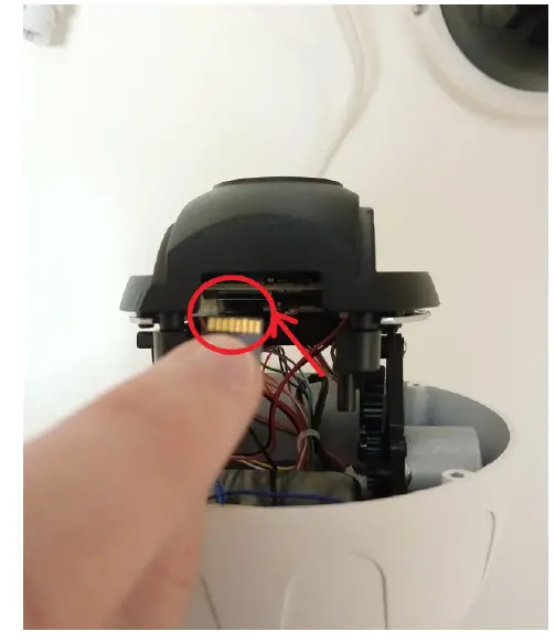 Zintronic-Inserting-SD-card-to-A-and-P-Camera-Series-FIG- (4)