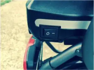 Battery on/off switch and lock