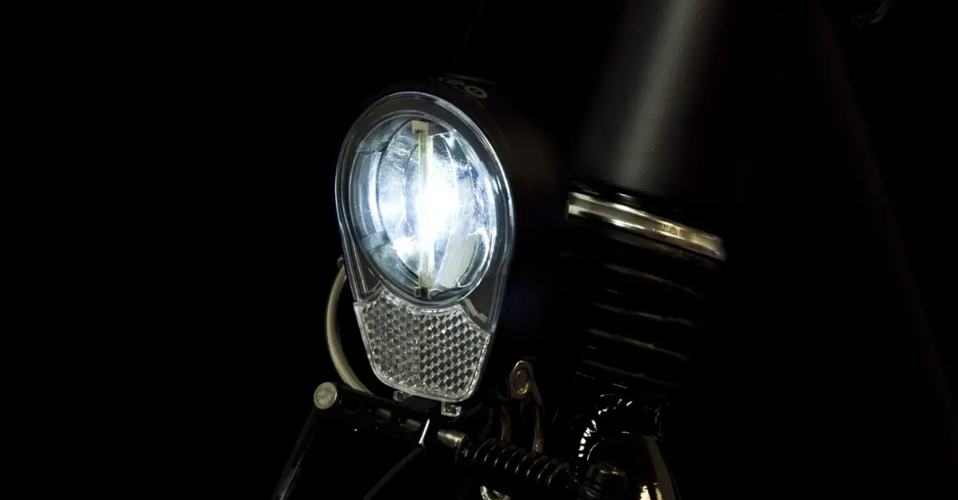 Spanninga Roxeo E-bike Auto Headlamp Instruction Manual Spanninga Roxeo E-bike Auto Headlamp Instruction Manual