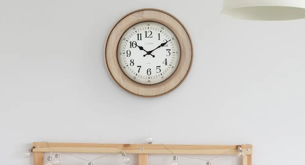 La Crosse 404-3041c 16 Inch Sullivan Wall Clock User Guide La Crosse 404-3041c 16 Inch Sullivan Wall Clock User Guide