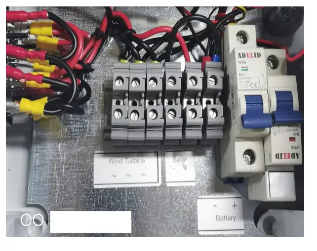 iSTA-BREEZE-Istapower-Wind-and-Solar-Charge-Controller-1