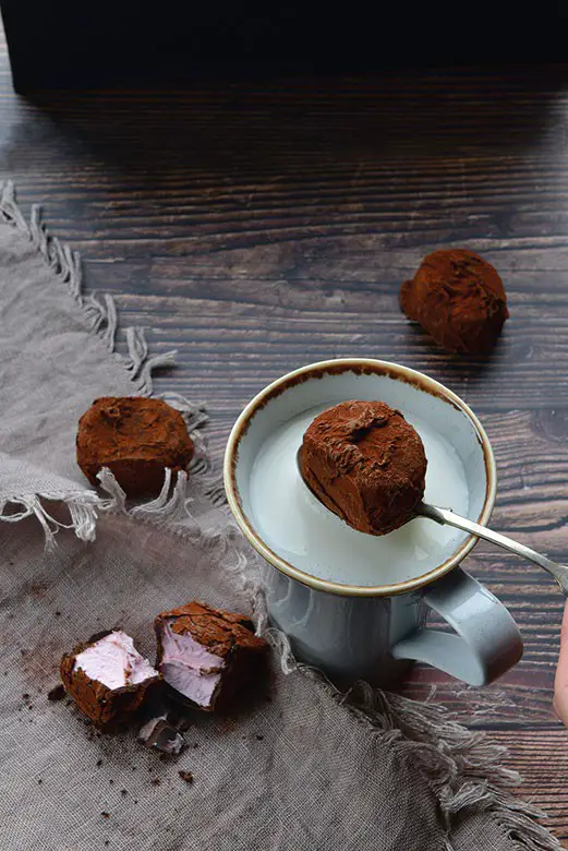 LAKELAND Marshmallow Hot Chocolate Bombes