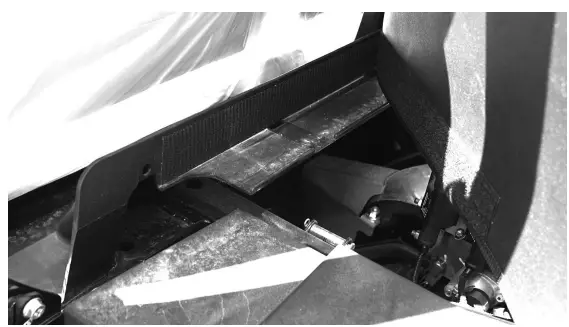 FALCON-RIDGE-JD-835-RW01-John-Deere-XUV-835-Soft-Rear-Window-FIG3