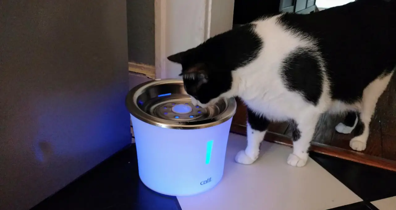 Catit 43725 Stainless Steel Flower Fountain User Manual Catit 43725 Stainless Steel Flower Fountain User Manual