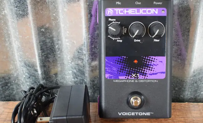 Tc Helicon Voicetone X1 Single-button Stompbox For Dramatic Megaphone And Distortion Vocal Effects User Guide Tc Helicon Voicetone X1 Single-button Stompbox For Dramatic Megaphone And Distortion Vocal Effects User Guide