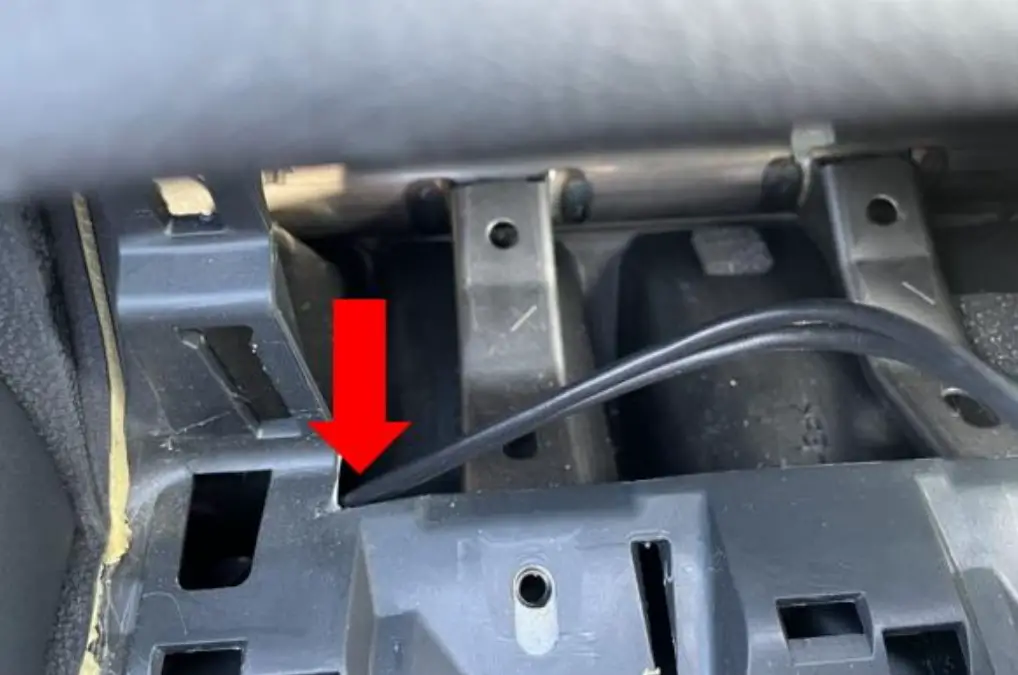 Plug the video cable