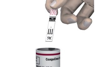 Roche-CoaguChek-XS-System-for-Patient-Self-Testing-fig-13