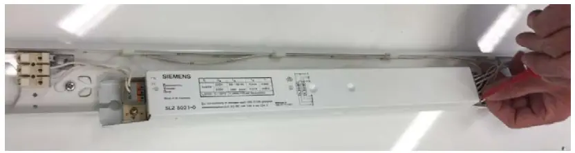 LEDVANCE-T8-EM-2-Lamp-Luminaires-SubstiTUBE-Conversion-Kit (4)