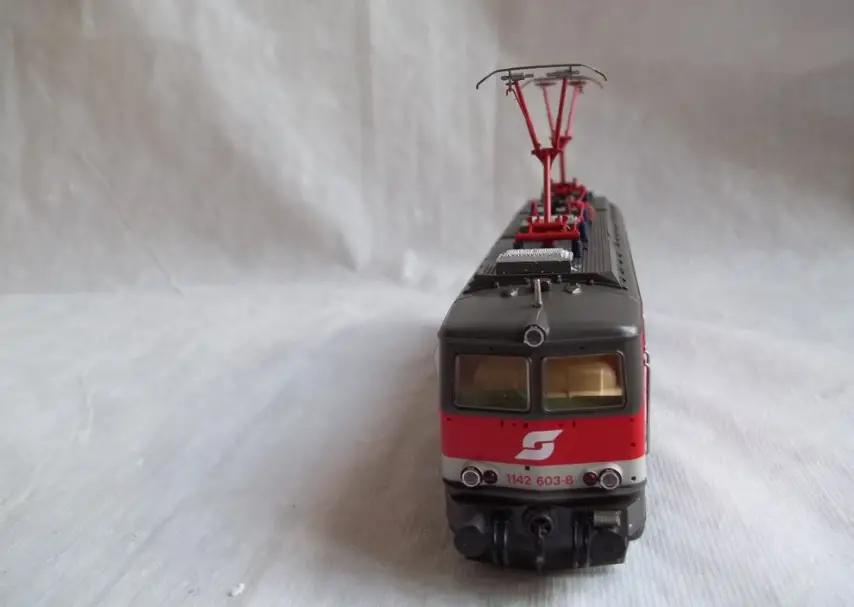 Roco Rh 1142 Electric Locomotive User Manual Roco Rh 1142 Electric Locomotive User Manual