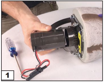 HIGDON-OUTDOORS-50033-XS-Pulsator-Mallard-Drake-12V-FIG 2