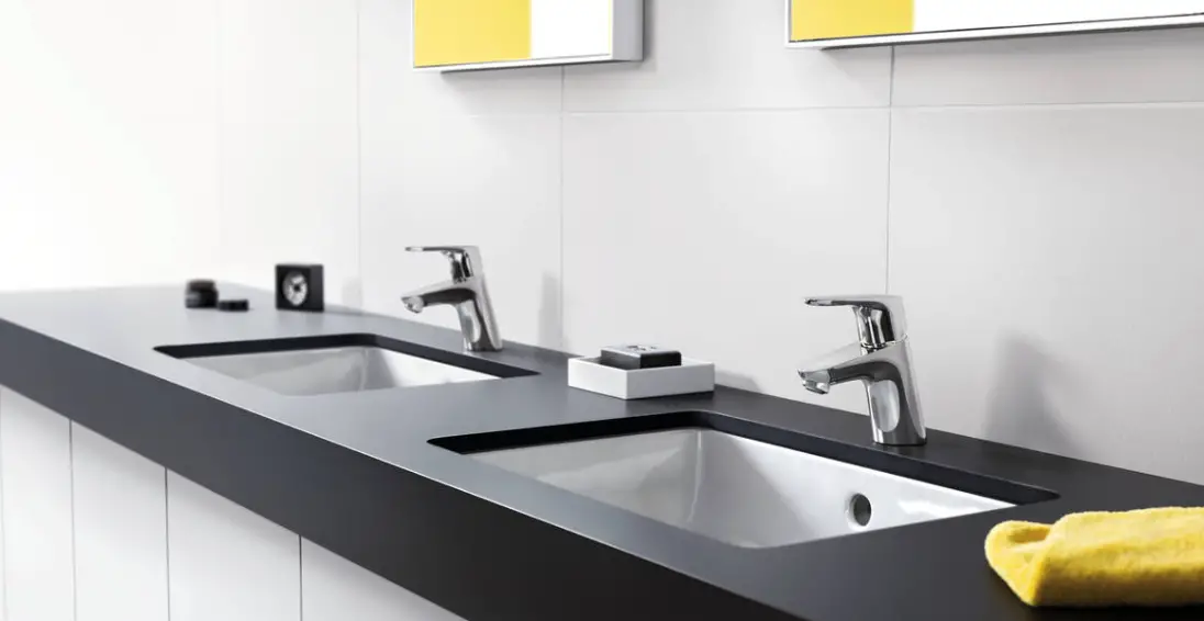 Hansgrohe 31733343 Single Lever Basin Mixer Owner's Manual Hansgrohe 31733343 Single Lever Basin Mixer Owner's Manual