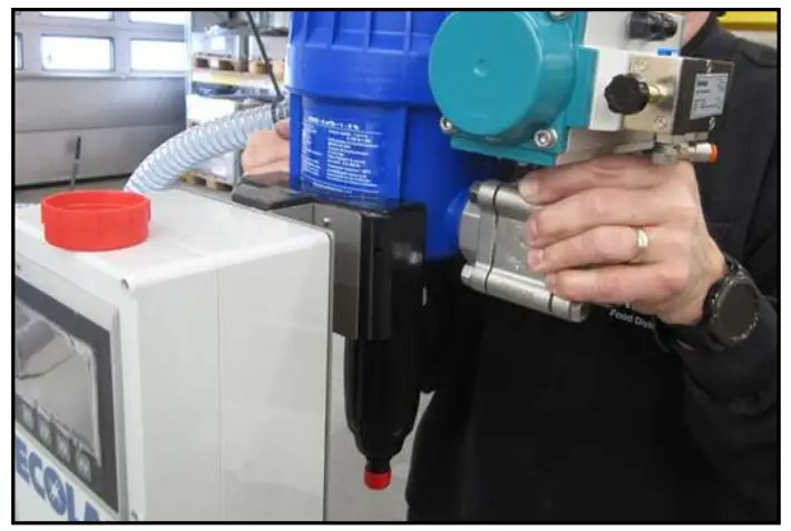 ECOLAB Mix 10 25 Nilfisk FOOD Pre Diluted Mix Stations Mix Detergents - holder