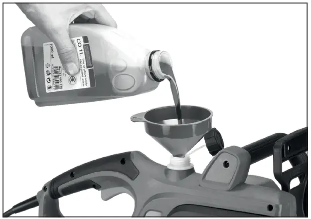 Narex EPR 350 24 Electric Chainsaw - Oil tank filling