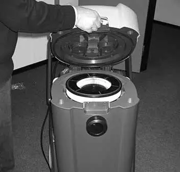 1Nilfisk-VL500-Vacuum-Cleaner-22