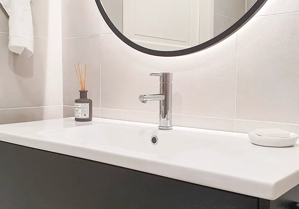 Lapetek 31631 Lava Sink Faucet User Manual Lapetek 31631 Lava Sink Faucet User Manual