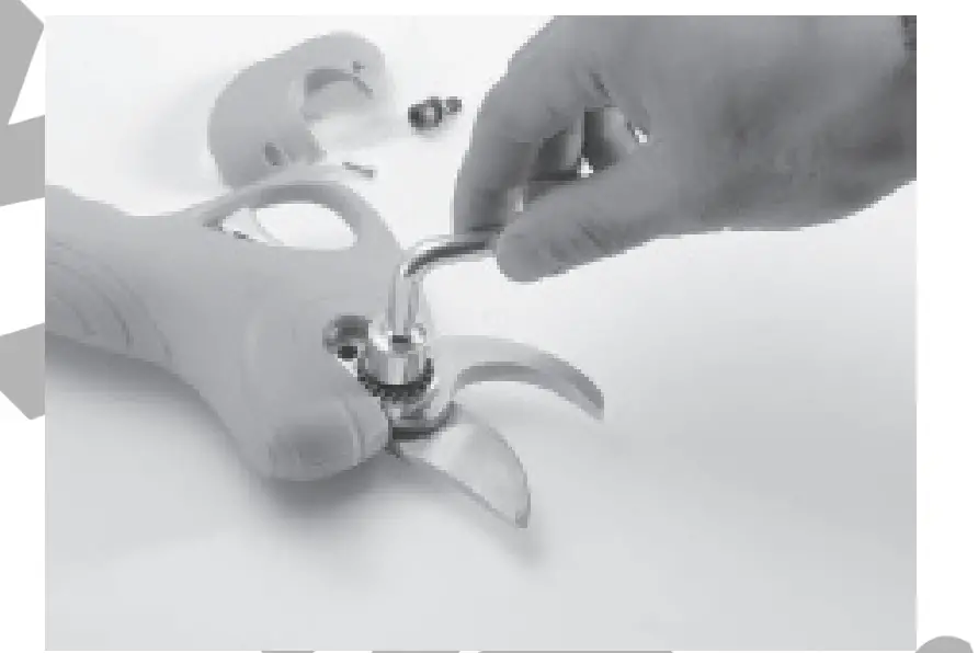 Blade tension adjustment