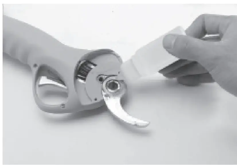 Blade tension adjustment