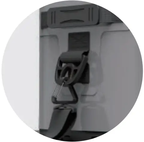 Detachable shoulder strap buckle