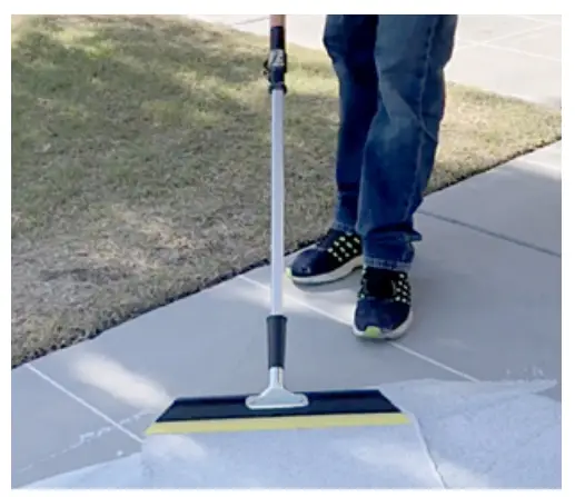 DAICH COATINGS SPR IG 030 SpreadRock Ice Gray Satin Interior Exterior - Squeegee