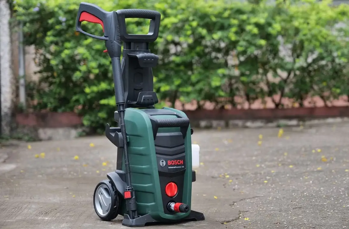 Bosch 125, 130, 135 Universal Aquatak Pressure Washer Instruction Manual Bosch 125, 130, 135 Universal Aquatak Pressure Washer Instruction Manual