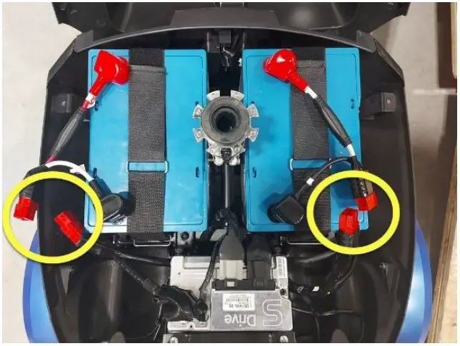 Disassembling old batteries