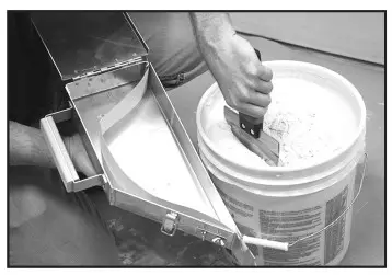 WAL-BOARD TOOLS 051-007 Pro Quick Load Drywall Taper - skim