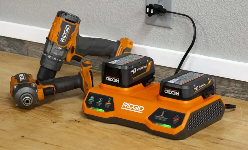 Ridgid R86095 Dual Port Parallel Battery Charger Instruction Manual Ridgid R86095 Dual Port Parallel Battery Charger Instruction Manual