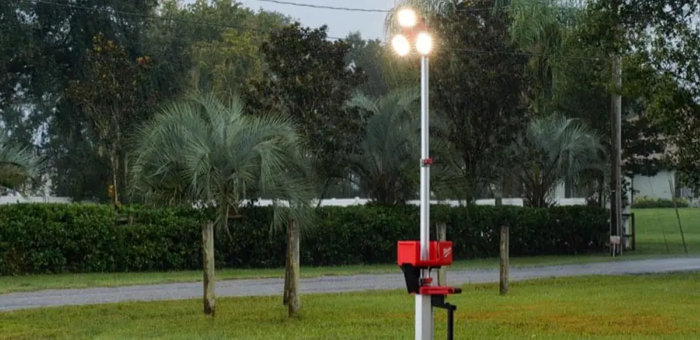 Milwaukee M18 Sal2 Battery Lamp Instruction Manual Milwaukee M18 Sal2 Battery Lamp Instruction Manual