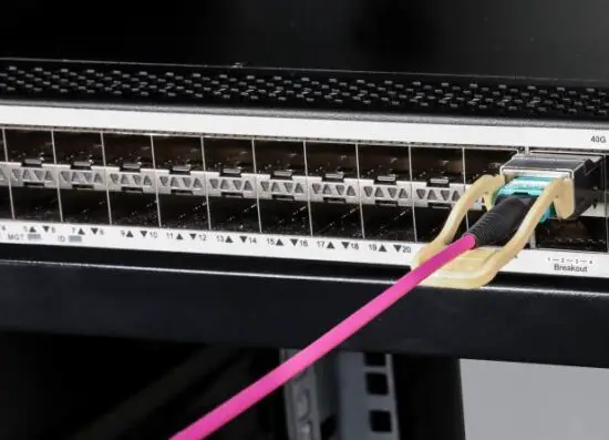 FIG 11 Connecting the QSFP+ Port.jpg