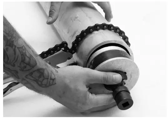 MARSHALLTOWN 29592 Spin Screed Gas Powered Unit - INSTALLING 2