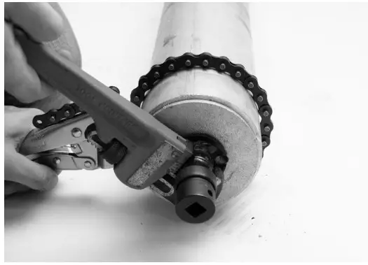 MARSHALLTOWN 29592 Spin Screed Gas Powered Unit - INSTALLING 3