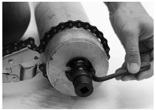 MARSHALLTOWN 29592 Spin Screed Gas Powered Unit - INSTALLING 4