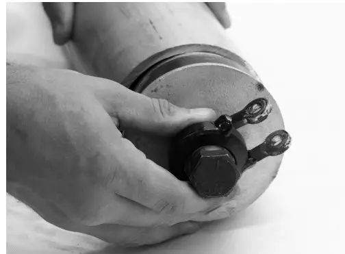 MARSHALLTOWN 29592 Spin Screed Gas Powered Unit - INSTALLING 5