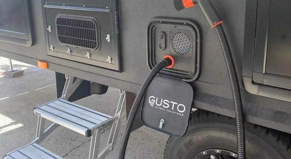 Gusto Air Powered And Water Free Cleaning Device User Manual