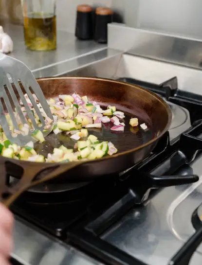 SOLIDTEKNICS-Seamless-Iron-Frying-Pan-10