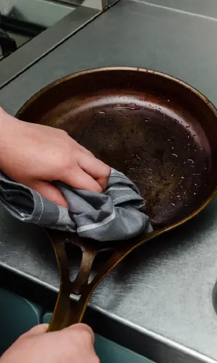 SOLIDTEKNICS-Seamless-Iron-Frying-Pan-8