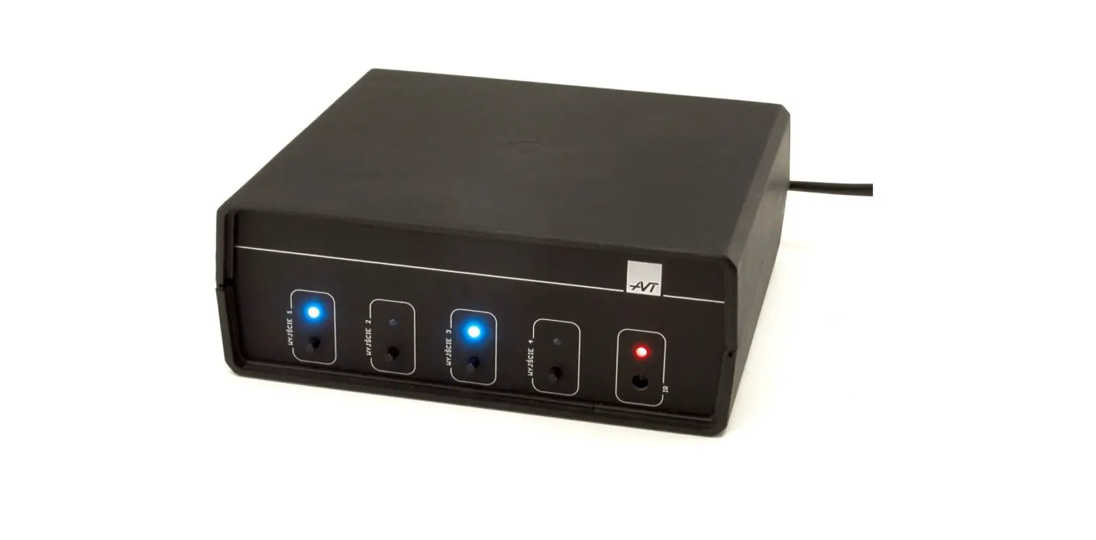 Avt 5599 Remote-controlled 4-channel Switch Owner's Manual