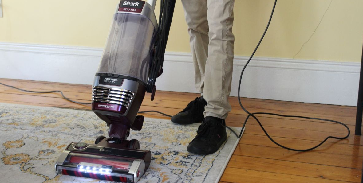 Shark Az3000 Series Stratos Duoclean Powerfins Hairpro Vacuum Owner's Manual Shark Az3000 Series Stratos Duoclean Powerfins Hairpro Vacuum Owner's Manual