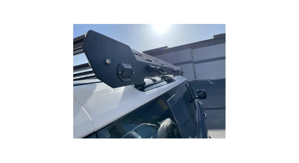 Uptop Alpha Defender 110 Roof Rack Instruction Manual Uptop Alpha Defender 110 Roof Rack Instruction Manual