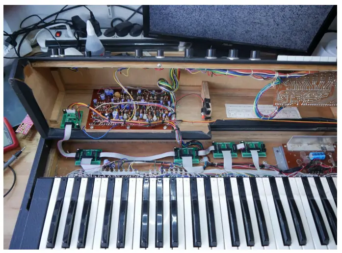 Tubbutec OrganDonor Korg Polyphonic Ensemble PE-1000 - Fig