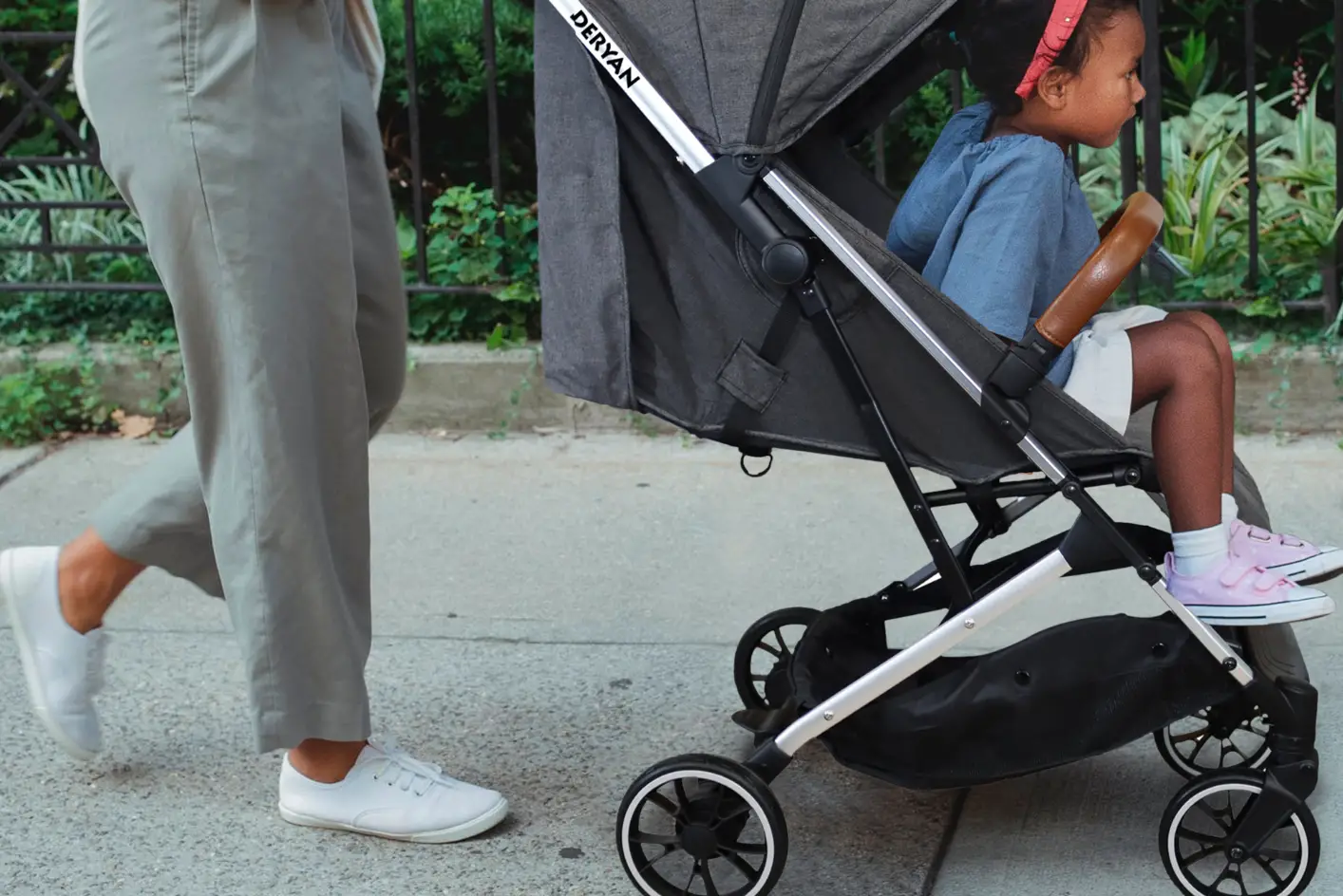 Deryan Rolo Baby Carrier User Manual