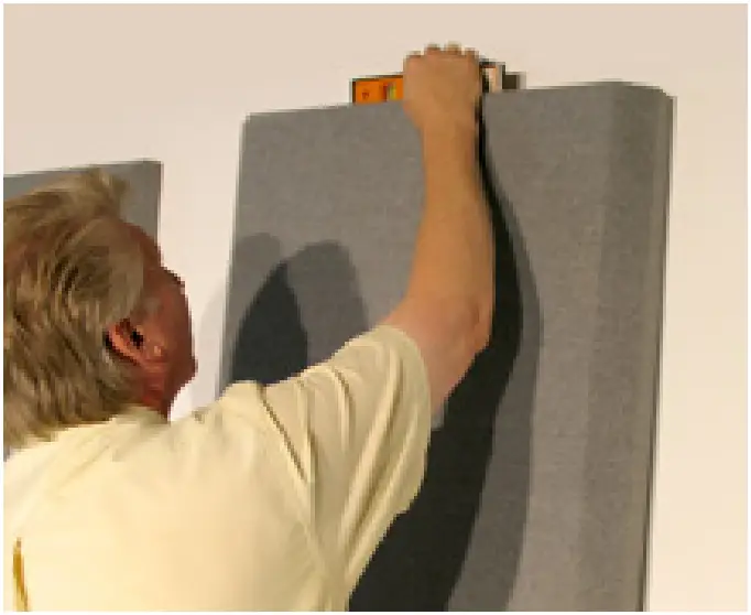 PRIMACOUSTIC Broadway Ridgid Fiberglass Panels - Level panel on Set line