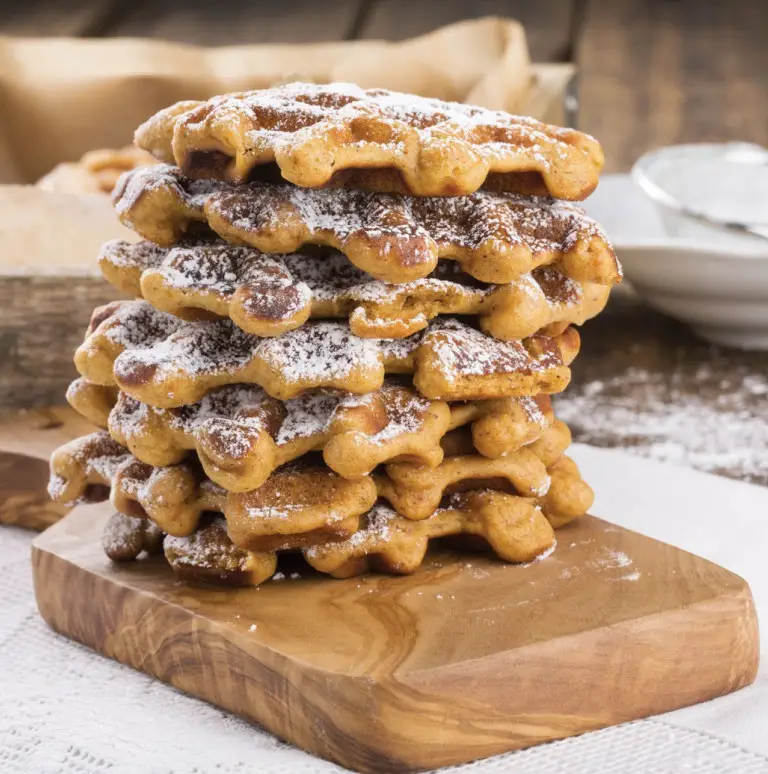 DASH DNMWM400 No Drip Waffle Maker - cook until crispy