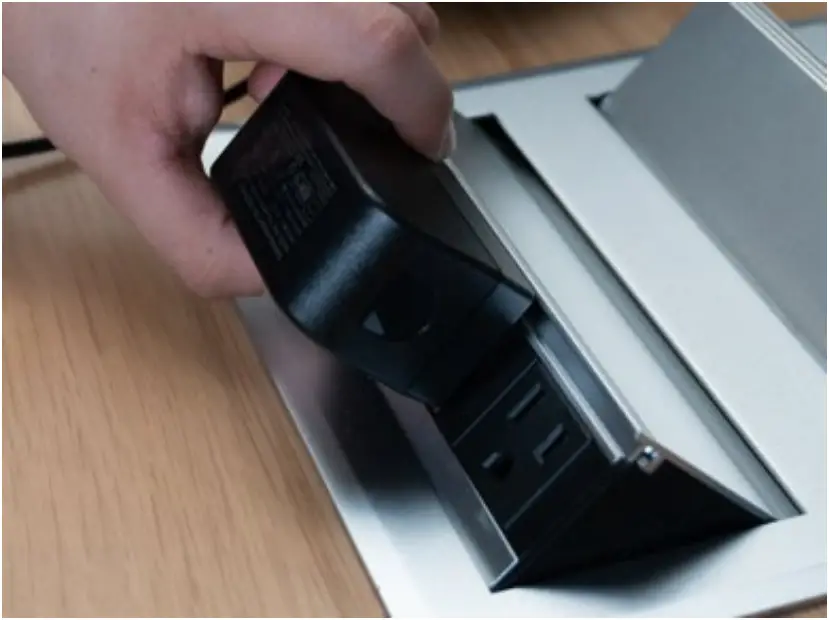 cradlepoint PepWave MAX BR1 Pro 5G Mobile Router - power adapter