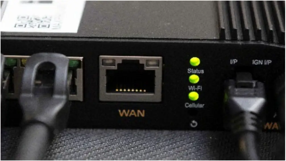 cradlepoint PepWave MAX BR1 Pro 5G Mobile Router - router status