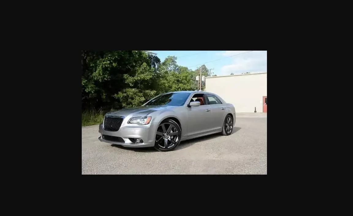 Chrysler 300 Srt8 2013 User Guide