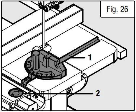 WEN BA1411 14 Inch Two Speed Band Saw - slot on the table
