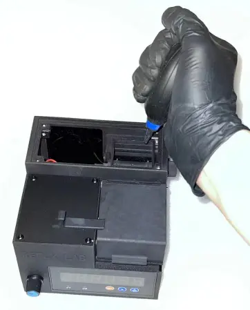 REFLX-LAB-Auto-Bulk-Film-Loader-fig 12